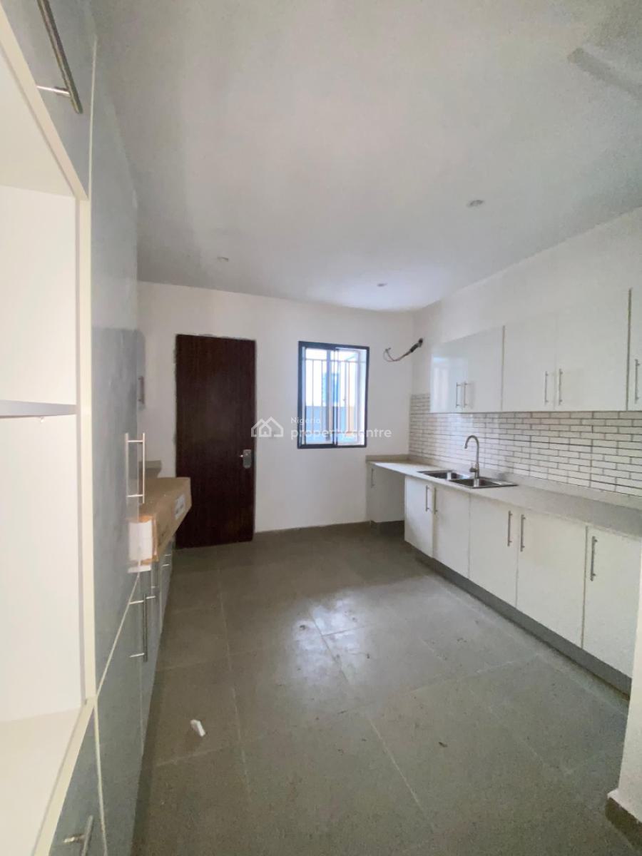 4 Bedrooms Terraced Duplex with Bq, Box Room, Berra Estate, Lekki, Lagos, Terraced Duplex for Sale