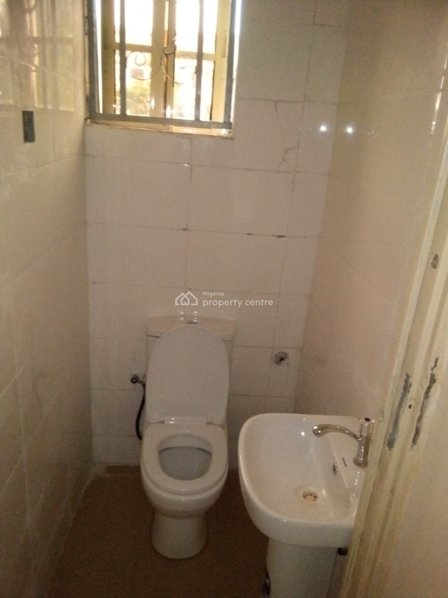 Spacious 3 Bedroom (4toilets) Inside Estate, News Engineering, Dawaki, Gwarinpa, Abuja, Flat / Apartment for Rent