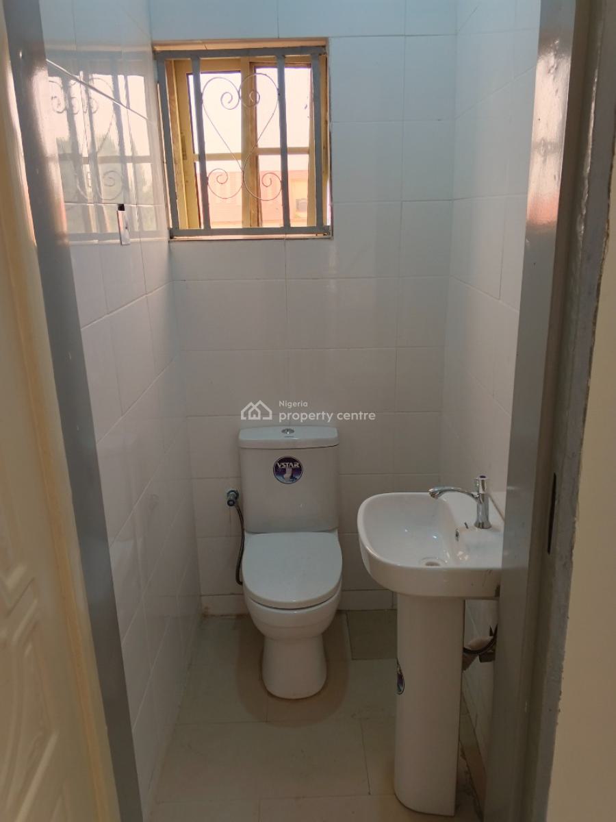 Spacious 3 Bedroom (4toilets) Inside Estate, News Engineering, Dawaki, Gwarinpa, Abuja, Flat / Apartment for Rent