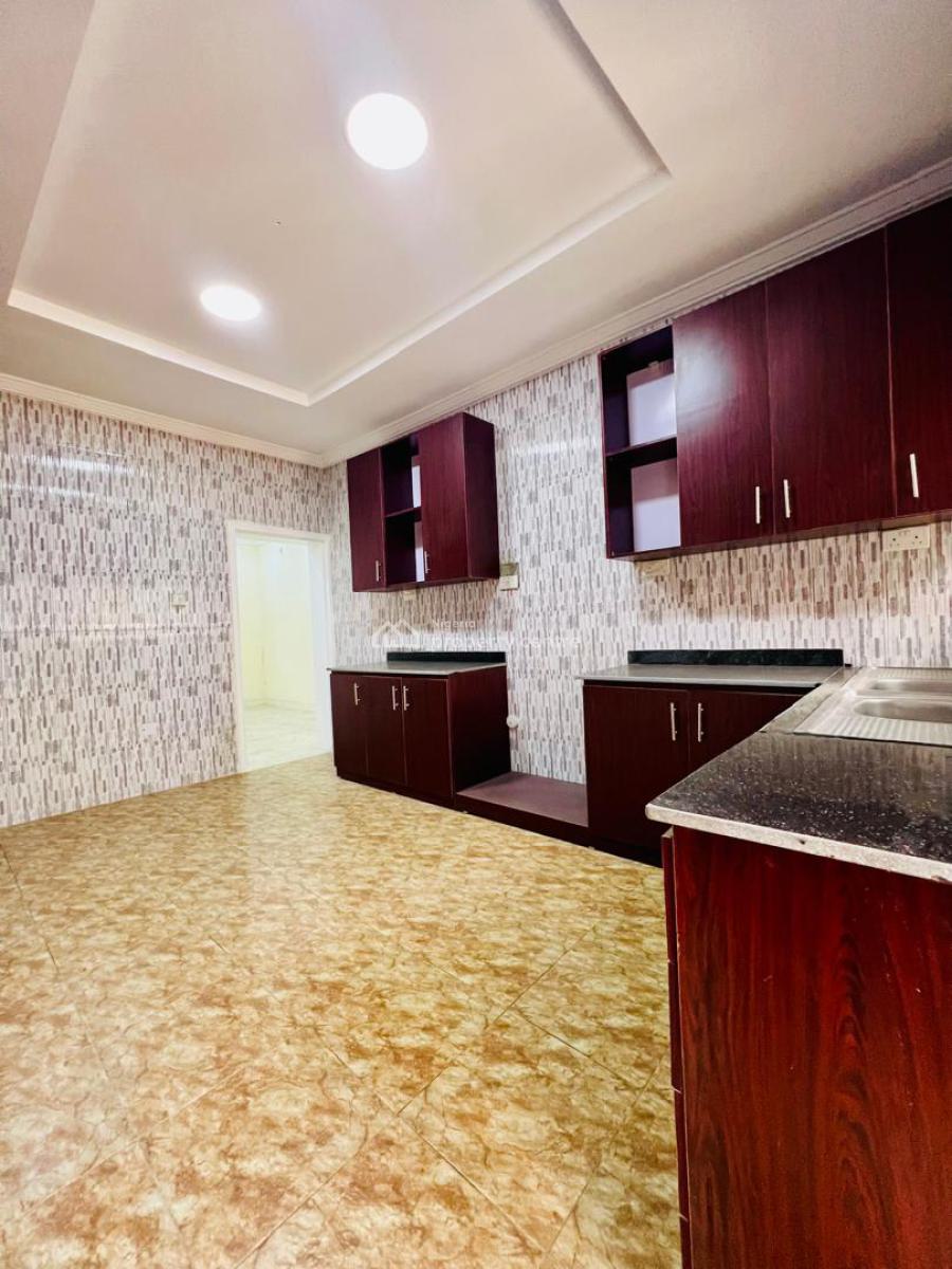 Spacious & Clean 4 Bedroom Duplex with 2 Bedroom Staff Quarters, Off Admiralty Way, Lekki Phase 1, Lekki, Lagos, Detached Duplex for Rent