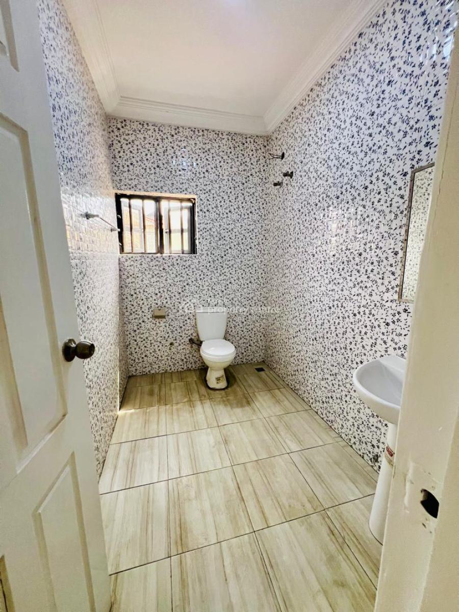 Spacious & Clean 4 Bedroom Duplex with 2 Bedroom Staff Quarters, Off Admiralty Way, Lekki Phase 1, Lekki, Lagos, Detached Duplex for Rent