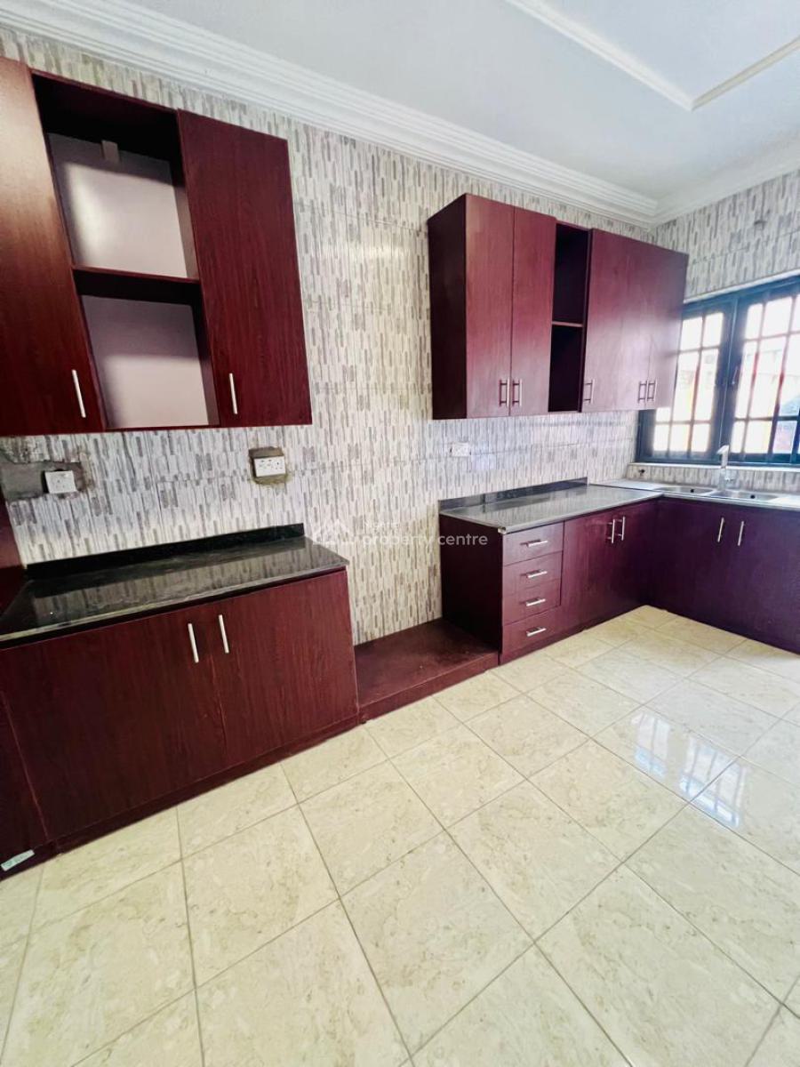 Spacious & Clean 4 Bedroom Duplex with 2 Bedroom Staff Quarters, Off Admiralty Way, Lekki Phase 1, Lekki, Lagos, Detached Duplex for Rent