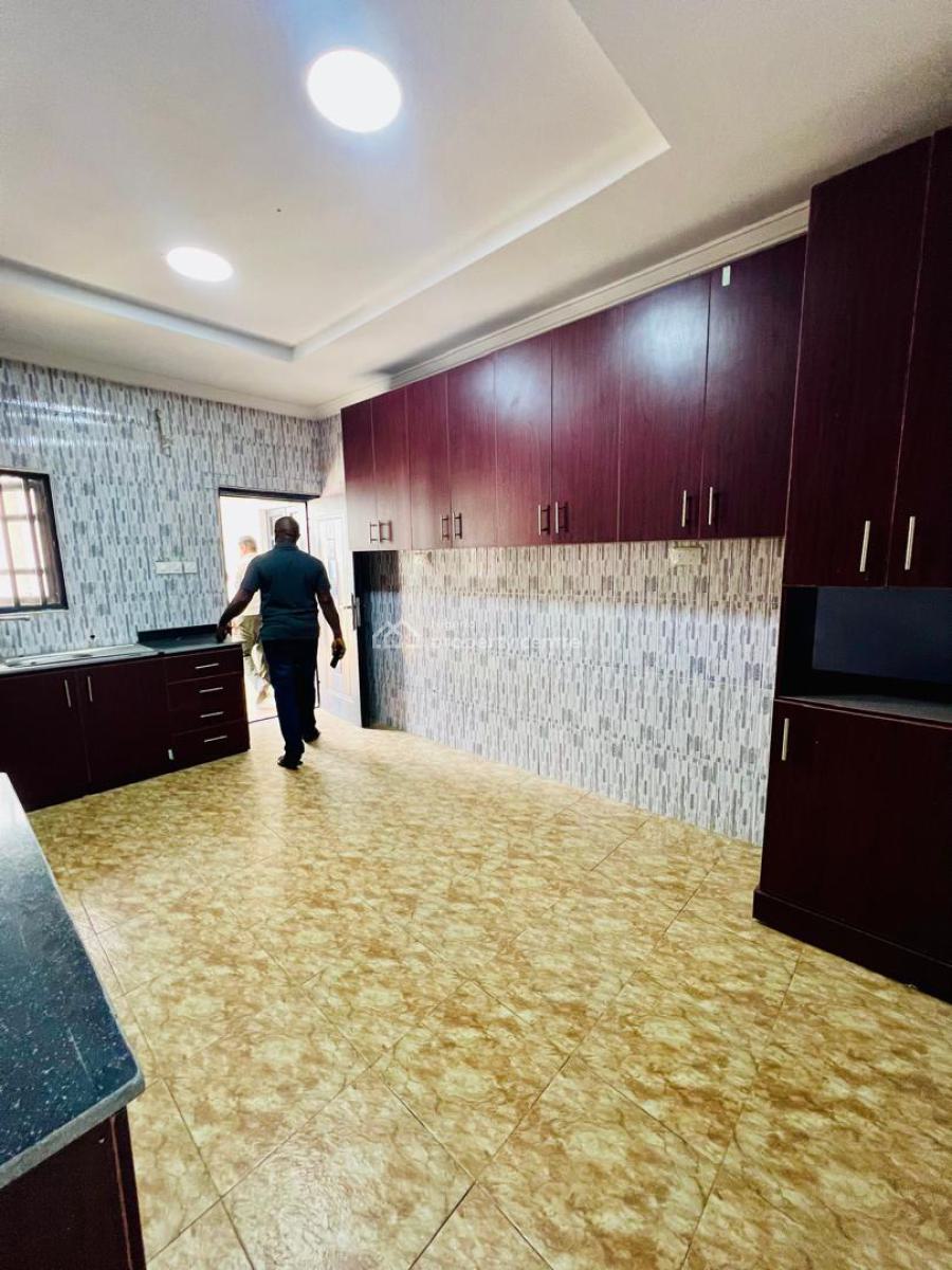 Spacious & Clean 4 Bedroom Duplex with 2 Bedroom Staff Quarters, Off Admiralty Way, Lekki Phase 1, Lekki, Lagos, Detached Duplex for Rent