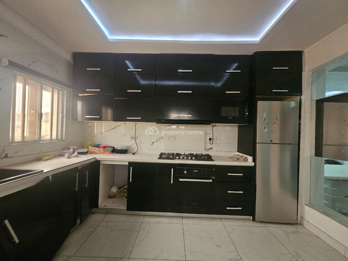 Serviced 3 Bedrooms Apartment with Bq, Lekki Phase 1, Lekki, Lagos, Flat / Apartment for Sale