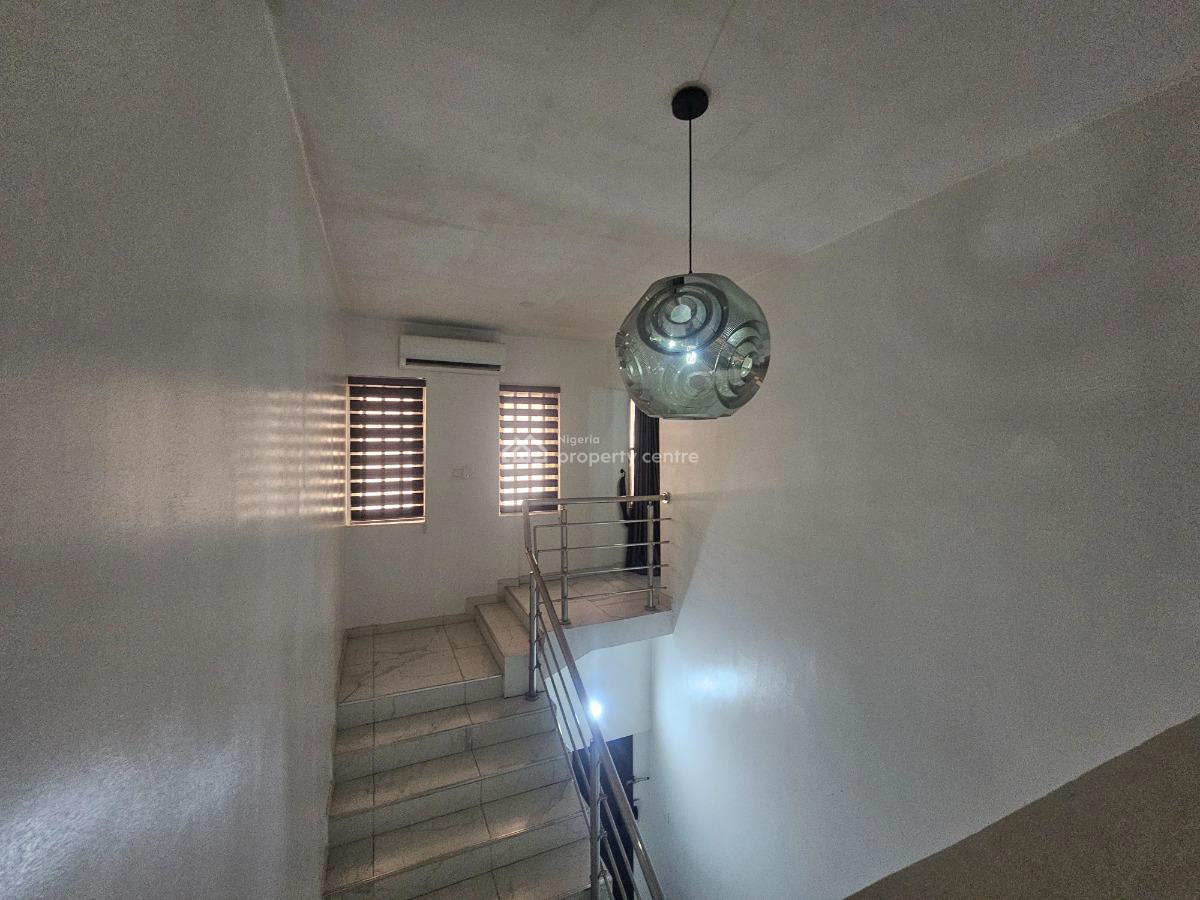 Serviced 3 Bedrooms Apartment with Bq, Lekki Phase 1, Lekki, Lagos, Flat / Apartment for Sale