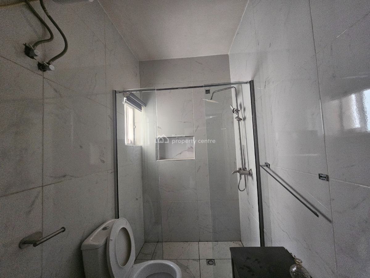 Serviced 3 Bedrooms Apartment with Bq, Lekki Phase 1, Lekki, Lagos, Flat / Apartment for Sale