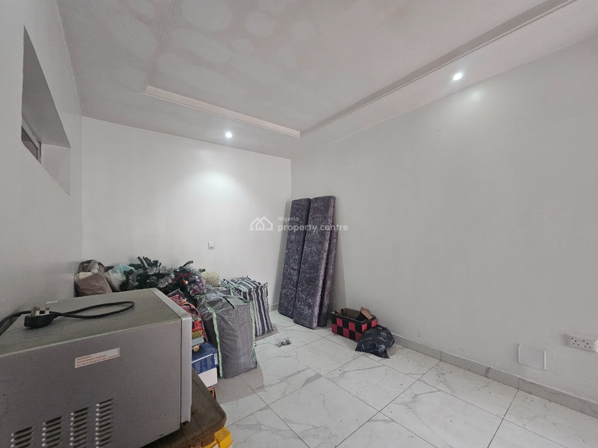 Serviced 3 Bedrooms Apartment with Bq, Lekki Phase 1, Lekki, Lagos, Flat / Apartment for Sale