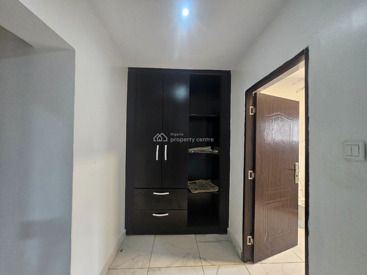 Serviced 3 Bedrooms Apartment with Bq, Lekki Phase 1, Lekki, Lagos, Flat / Apartment for Sale