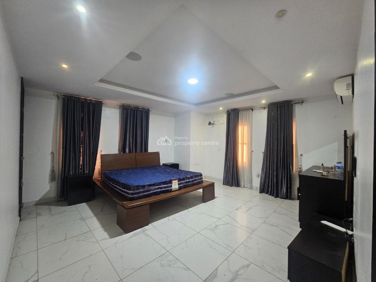 Serviced 3 Bedrooms Apartment with Bq, Lekki Phase 1, Lekki, Lagos, Flat / Apartment for Sale