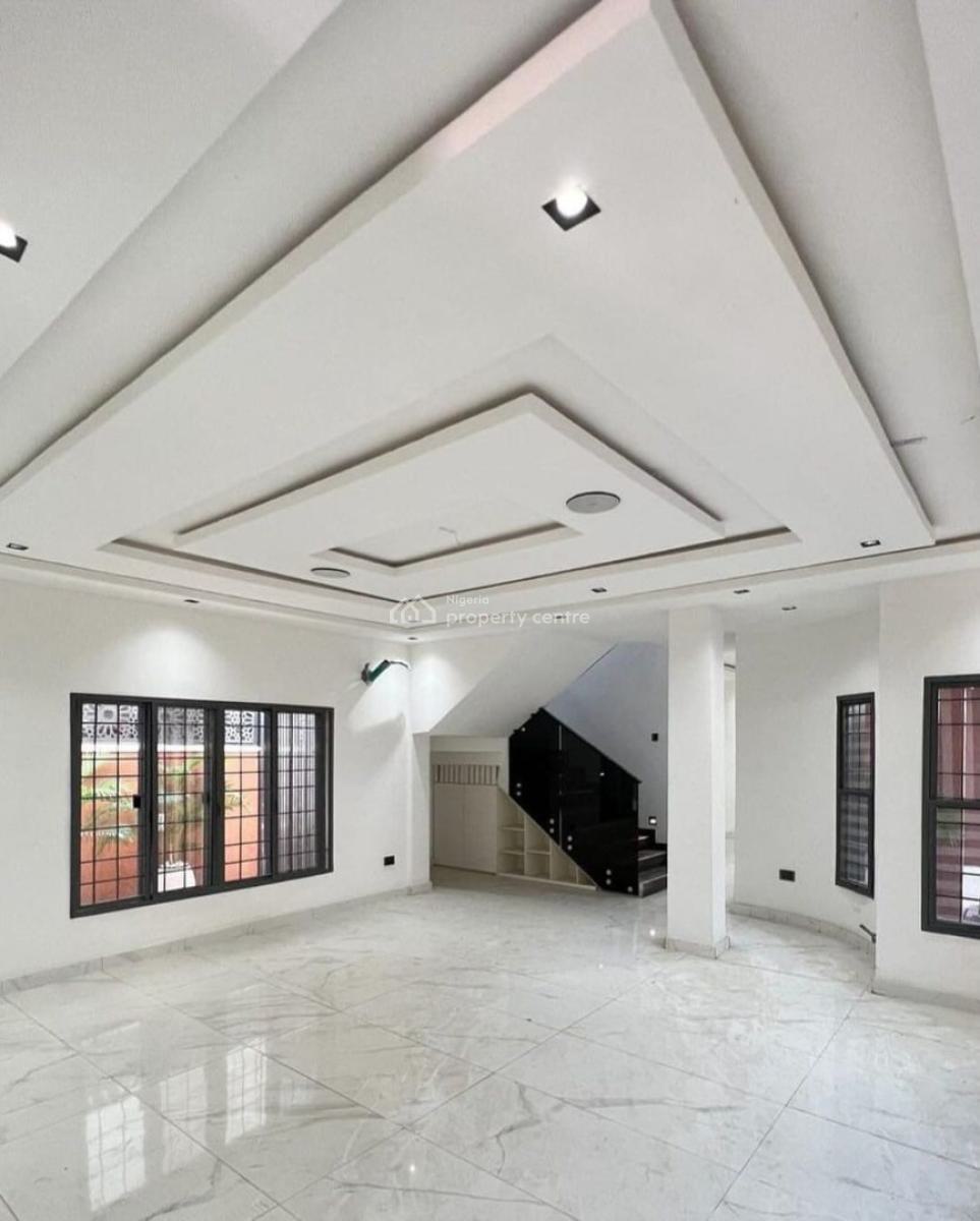 5 Bedrooms Semi Detached House with 2 Rooms Service Quarters, Lekki, Lagos, Semi-detached Duplex for Rent