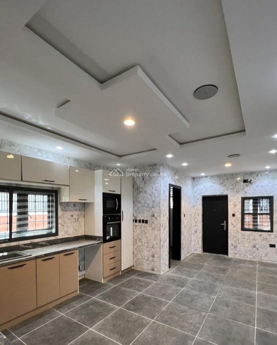 5 Bedrooms Semi Detached House with 2 Rooms Service Quarters, Lekki, Lagos, Semi-detached Duplex for Rent