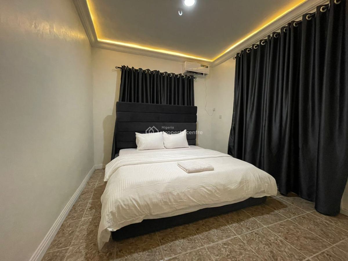 Luxury 3 Bedroom Apartment, Gra Phase 2, Magodo, Lagos, Flat / Apartment Short Let