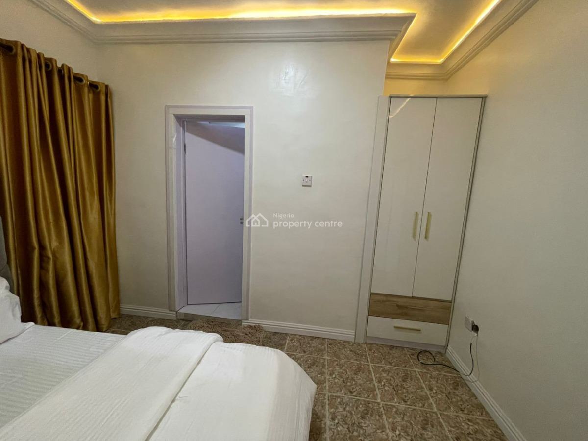 Luxury 3 Bedroom Apartment, Gra Phase 2, Magodo, Lagos, Flat / Apartment Short Let
