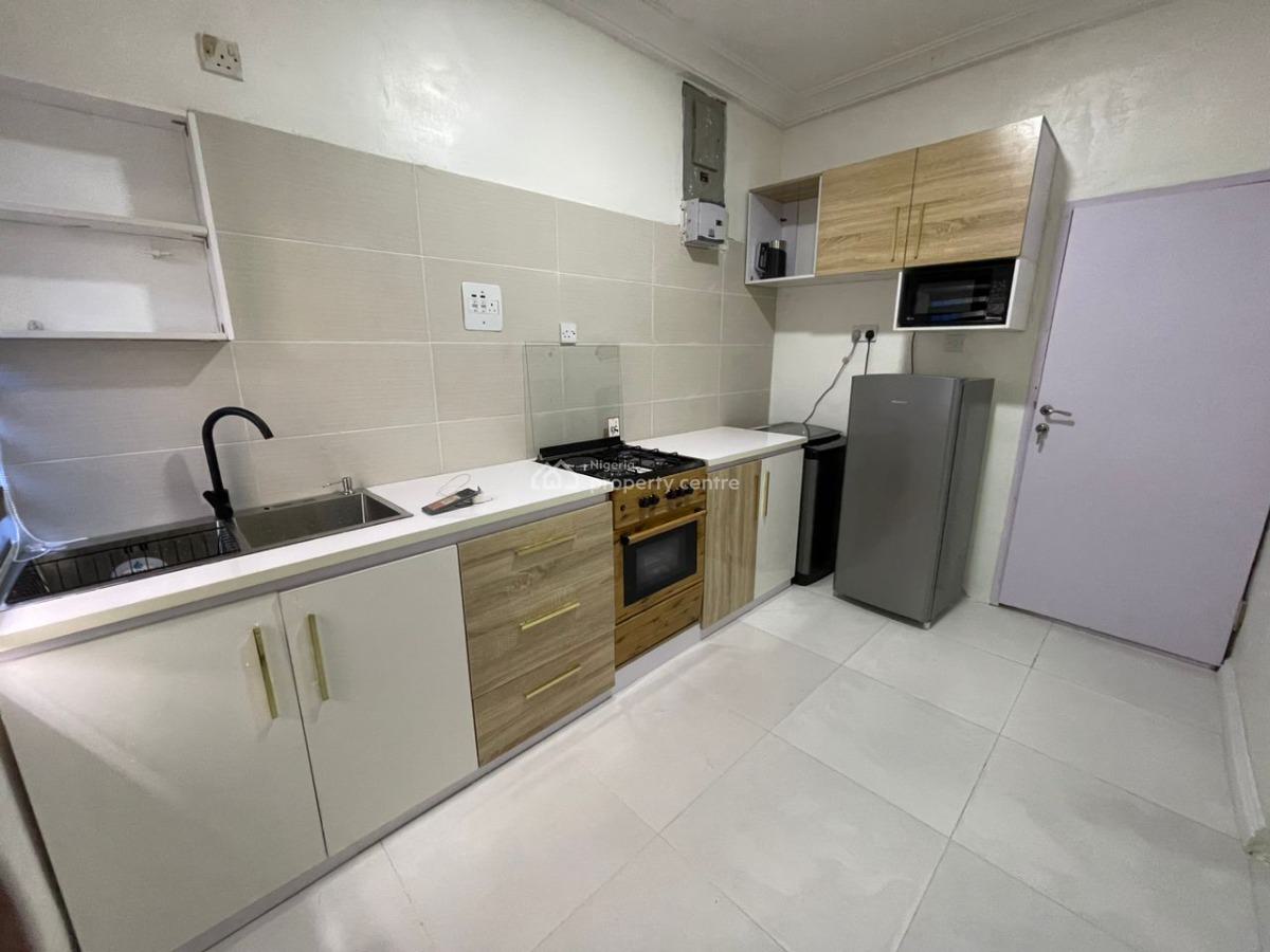 Luxury 3 Bedroom Apartment, Gra Phase 2, Magodo, Lagos, Flat / Apartment Short Let