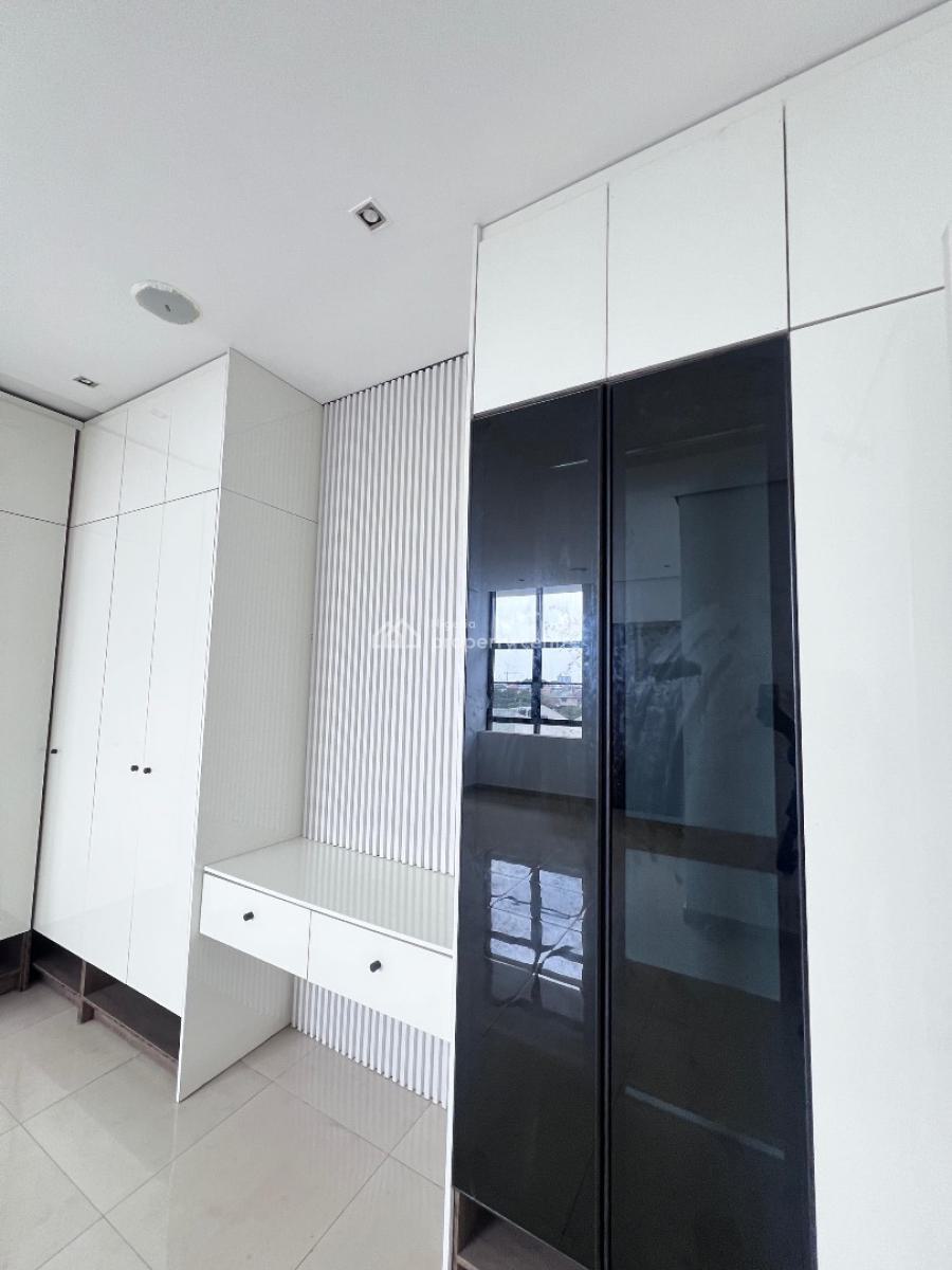 Large 3 Bedroom Apartment with Pool, Lekki Phase 1, Lekki, Lagos, Block of Flats for Sale