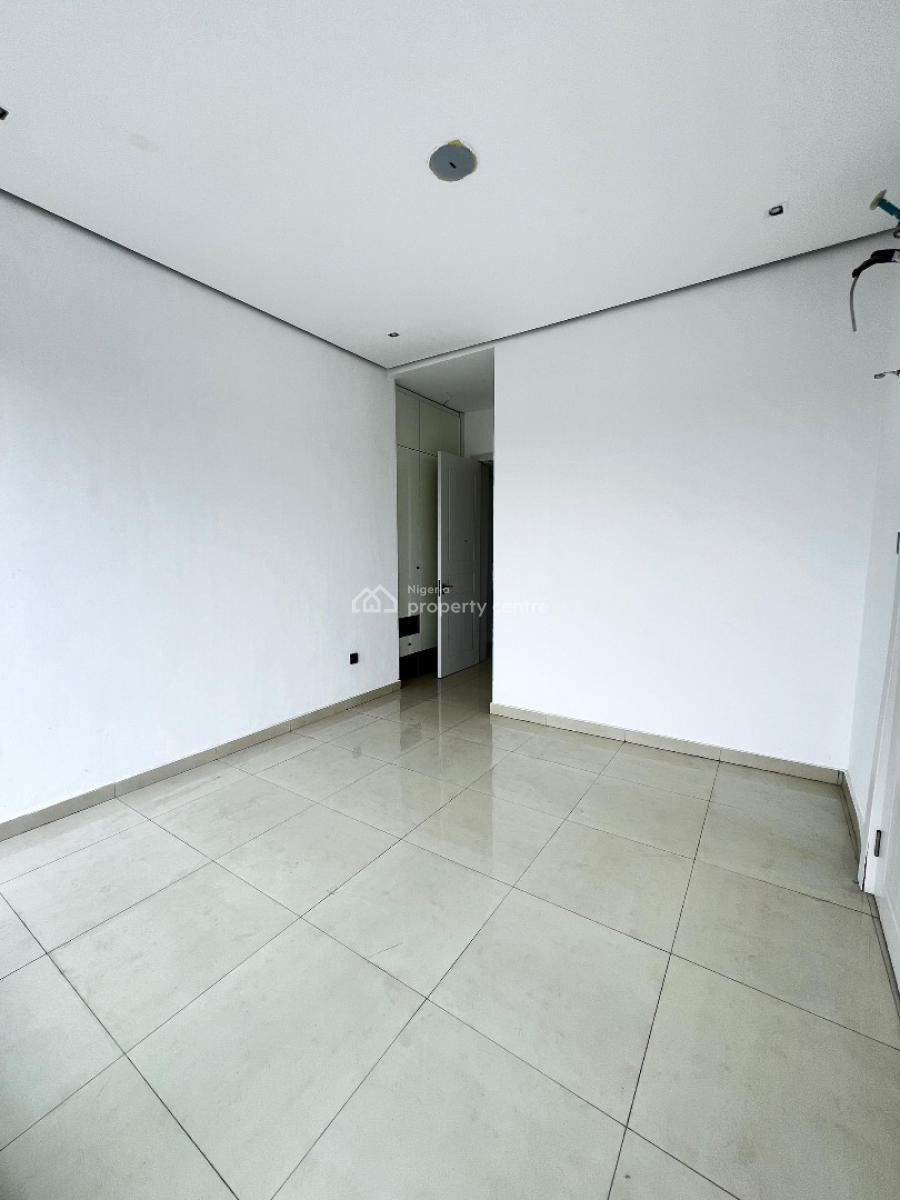 Large 3 Bedroom Apartment with Pool, Lekki Phase 1, Lekki, Lagos, Block of Flats for Sale