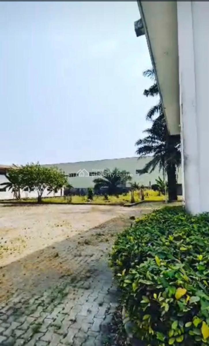 Big 8units of 2 Bedrms, 2units of 3 Bedrms Duplx &16units of 1bedroom, Off Bode Thomas Street, Surulere Lagos, Perfect for School &guesthouse, Surulere, Lagos, Hotel / Guest House for Sale