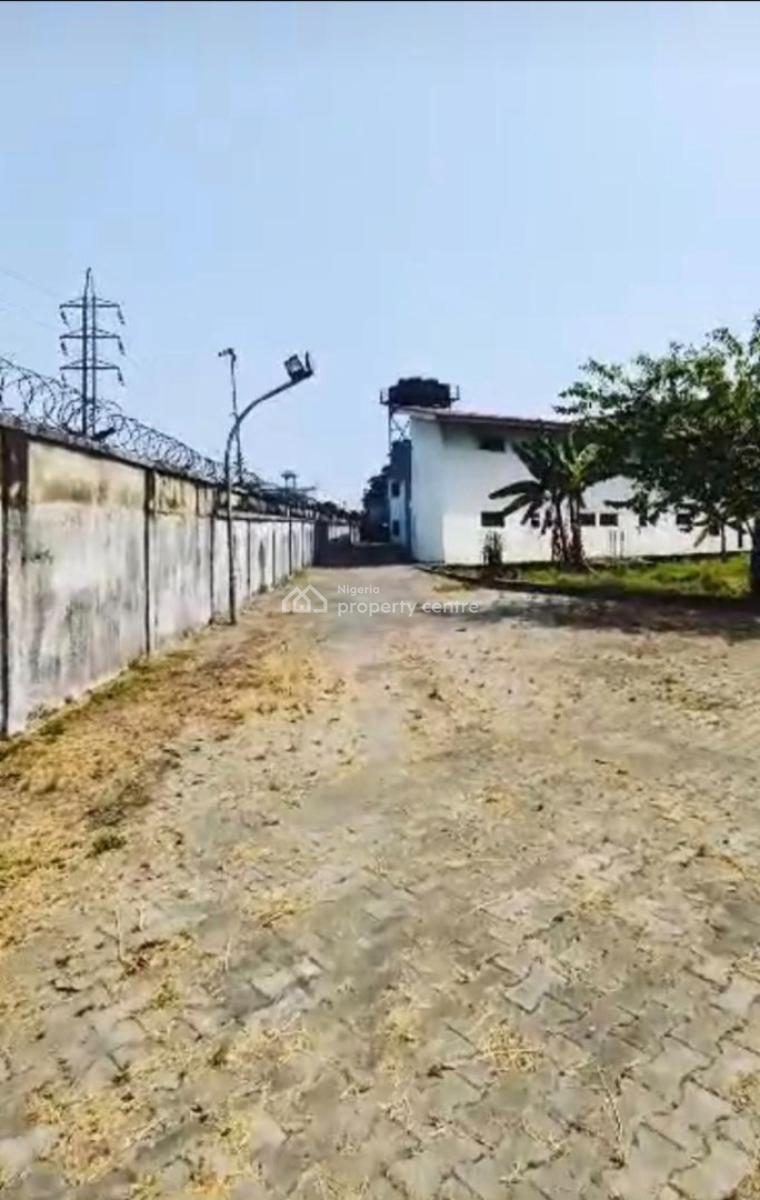 Big 8units of 2 Bedrms, 2units of 3 Bedrms Duplx &16units of 1bedroom, Off Bode Thomas Street, Surulere Lagos, Perfect for School &guesthouse, Surulere, Lagos, Hotel / Guest House for Sale