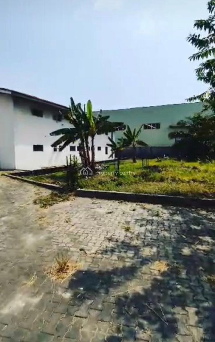 Big 8units of 2 Bedrms, 2units of 3 Bedrms Duplx &16units of 1bedroom, Off Bode Thomas Street, Surulere Lagos, Perfect for School &guesthouse, Surulere, Lagos, Hotel / Guest House for Sale