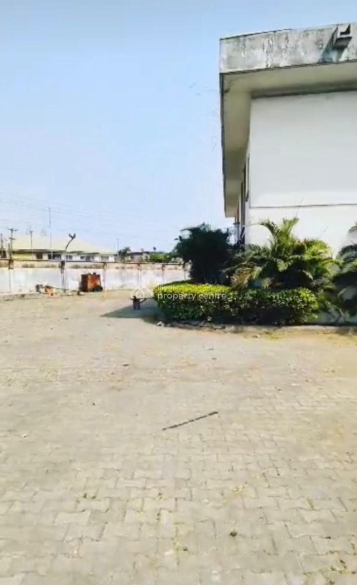 Big 8units of 2 Bedrms, 2units of 3 Bedrms Duplx &16units of 1bedroom, Off Bode Thomas Street, Surulere Lagos, Perfect for School &guesthouse, Surulere, Lagos, Hotel / Guest House for Sale