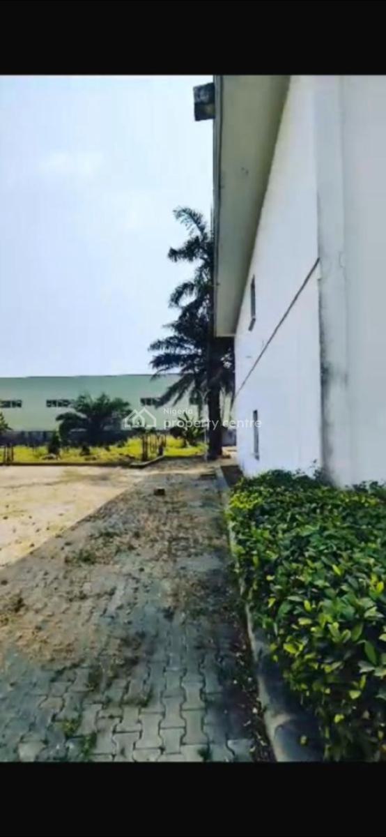 Big 8units of 2 Bedrms, 2units of 3 Bedrms Duplx &16units of 1bedroom, Off Bode Thomas Street, Surulere Lagos, Perfect for School &guesthouse, Surulere, Lagos, Hotel / Guest House for Sale