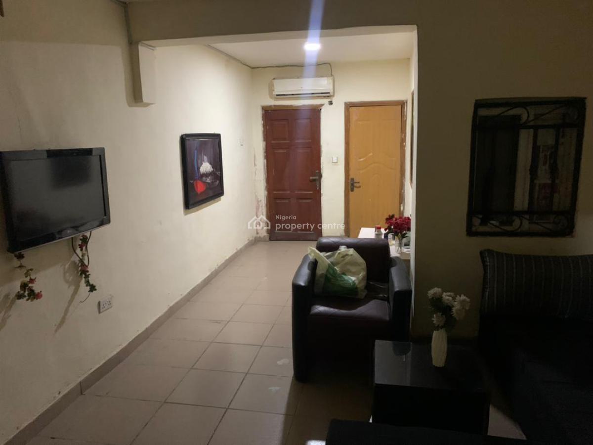 Roommate Needed in a Furnished Miniflat Available, Agungi, Lekki, Lagos, Mini Flat (room and Parlour) for Rent