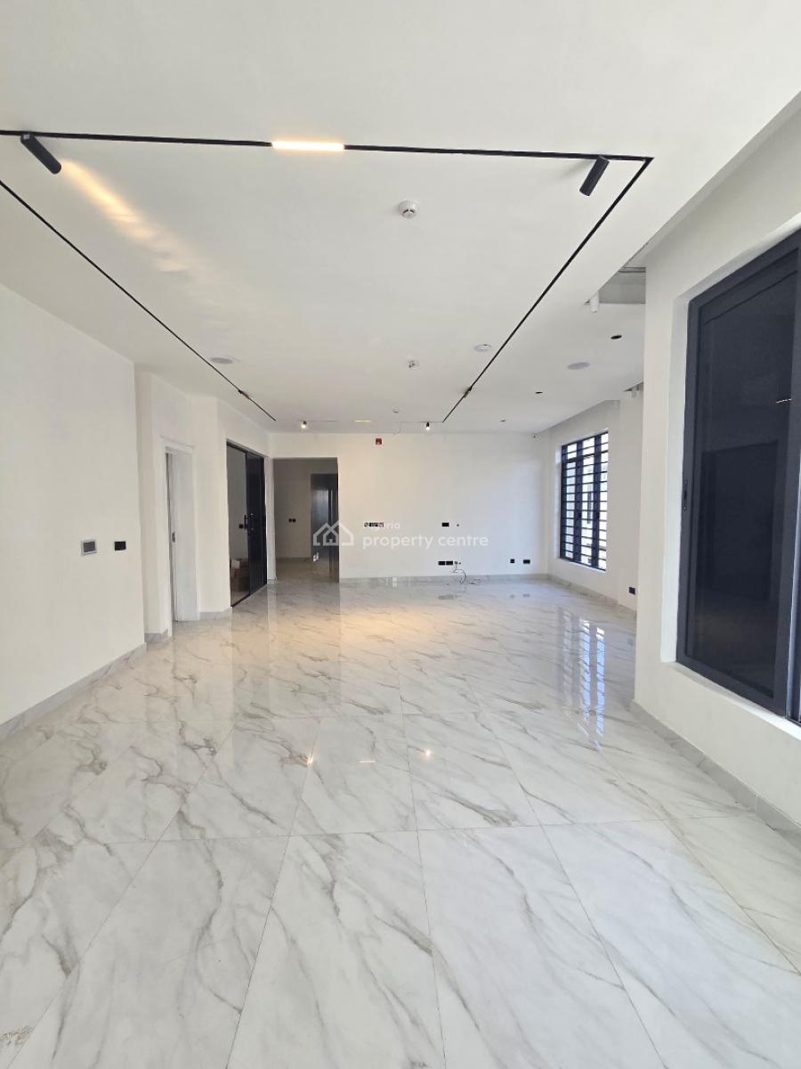 ️ Finely Built 4-bedroom Penthouse Duplex with Bq & Private Elevator, Lekki Phase 1, Lekki, Lagos, Detached Duplex for Sale