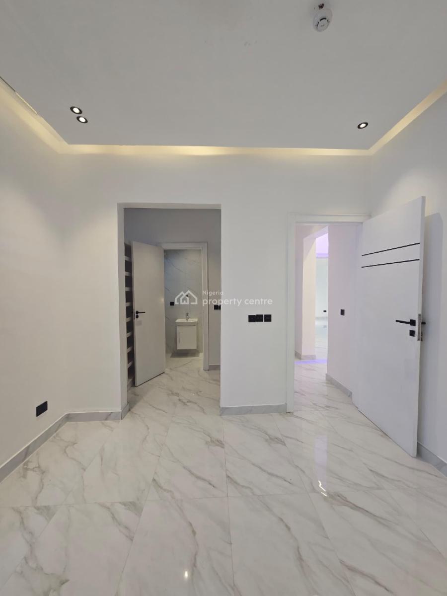 ️ Finely Built 4-bedroom Penthouse Duplex with Bq & Private Elevator, Lekki Phase 1, Lekki, Lagos, Detached Duplex for Sale