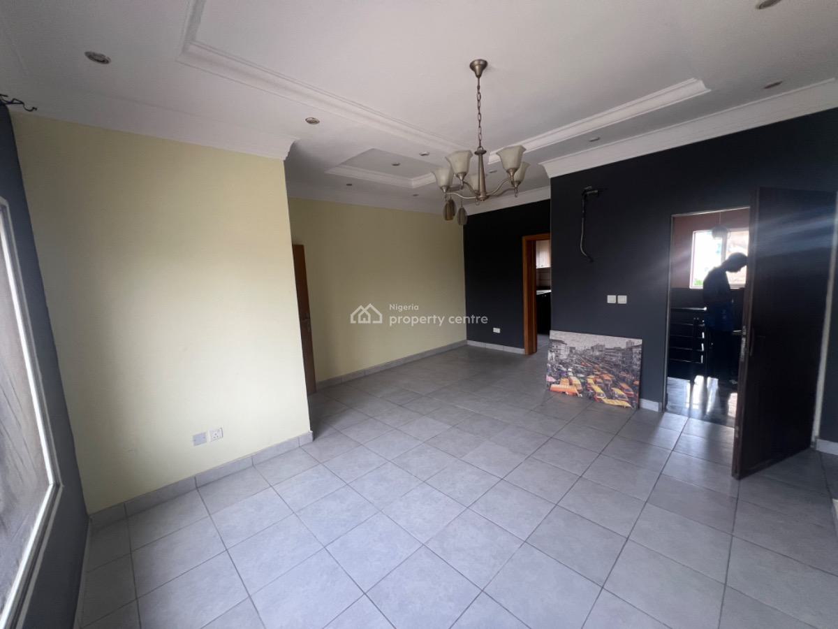 Standard 2 Bedroom Apartment, Lekki Phase 1, Lekki, Lagos, Flat / Apartment for Rent