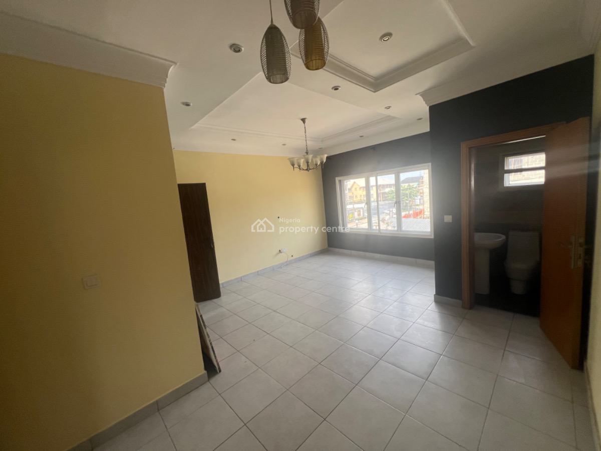 Standard 2 Bedroom Apartment, Lekki Phase 1, Lekki, Lagos, Flat / Apartment for Rent