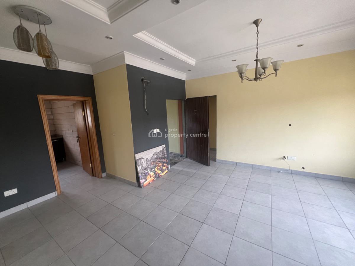 Standard 2 Bedroom Apartment, Lekki Phase 1, Lekki, Lagos, Flat / Apartment for Rent