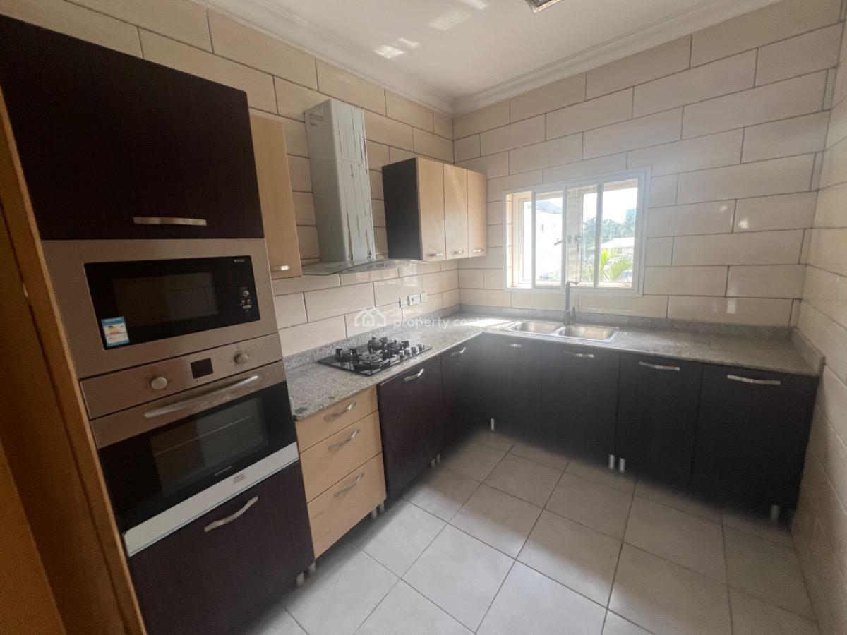 Standard 2 Bedroom Apartment, Lekki Phase 1, Lekki, Lagos, Flat / Apartment for Rent