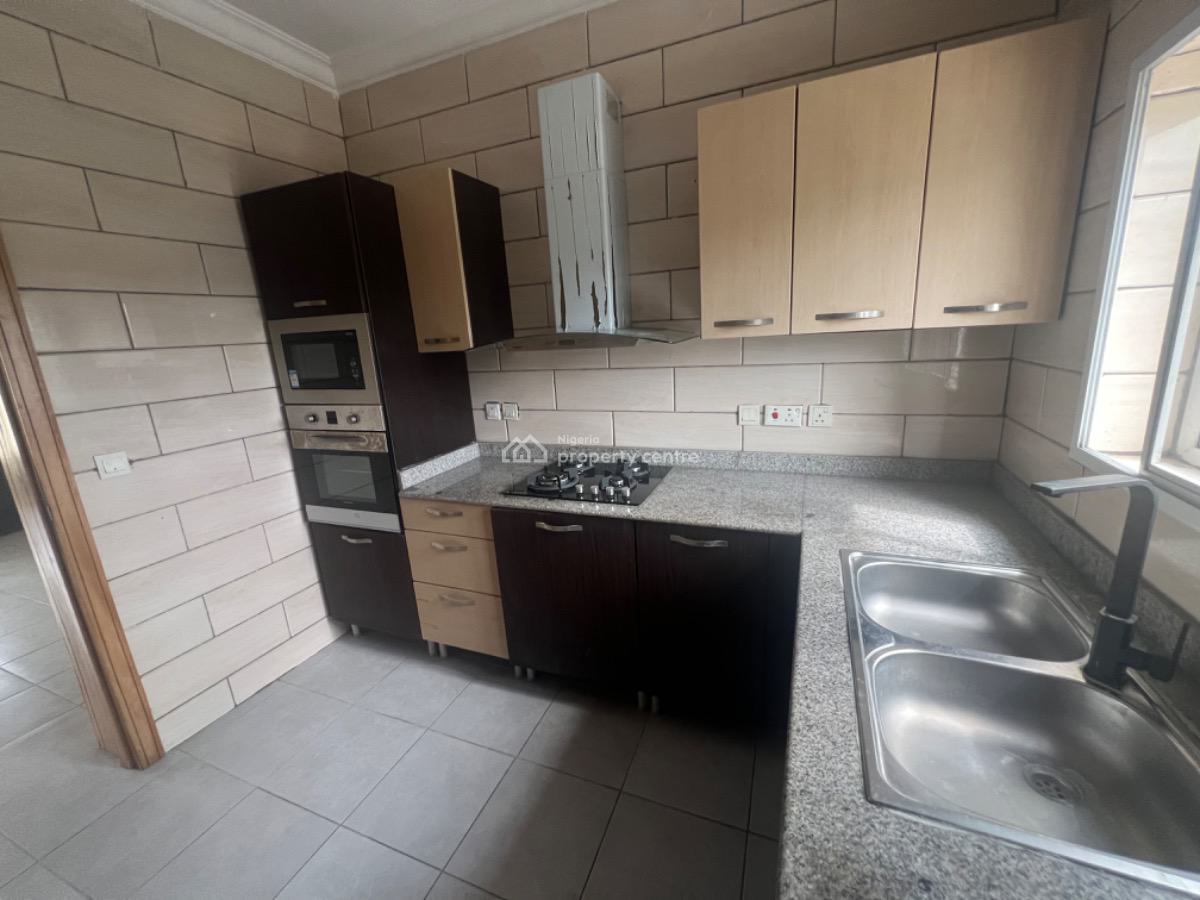 Standard 2 Bedroom Apartment, Lekki Phase 1, Lekki, Lagos, Flat / Apartment for Rent