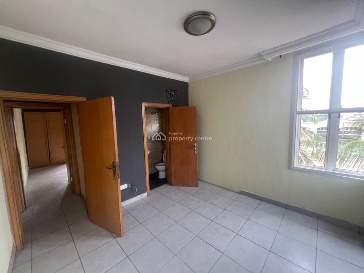 Standard 2 Bedroom Apartment, Lekki Phase 1, Lekki, Lagos, Flat / Apartment for Rent