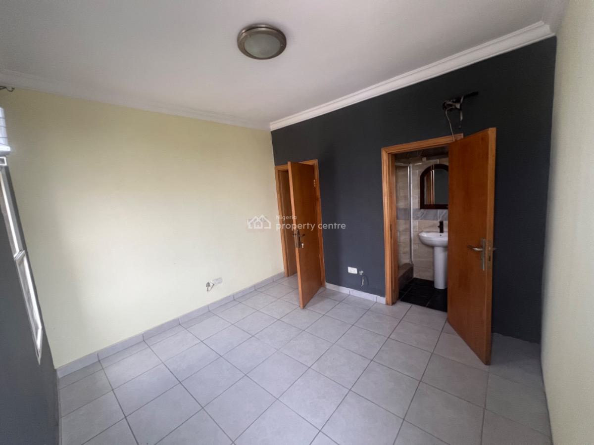 Standard 2 Bedroom Apartment, Lekki Phase 1, Lekki, Lagos, Flat / Apartment for Rent