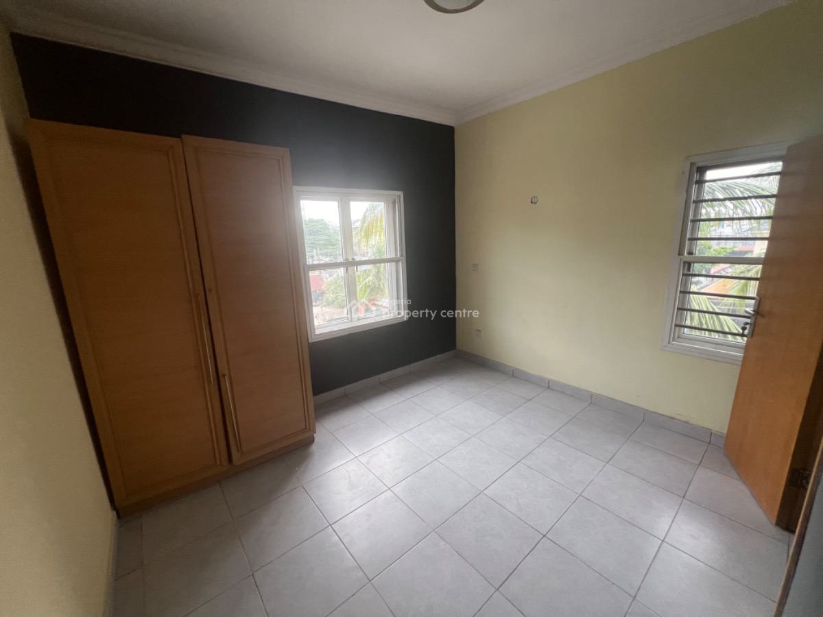Standard 2 Bedroom Apartment, Lekki Phase 1, Lekki, Lagos, Flat / Apartment for Rent
