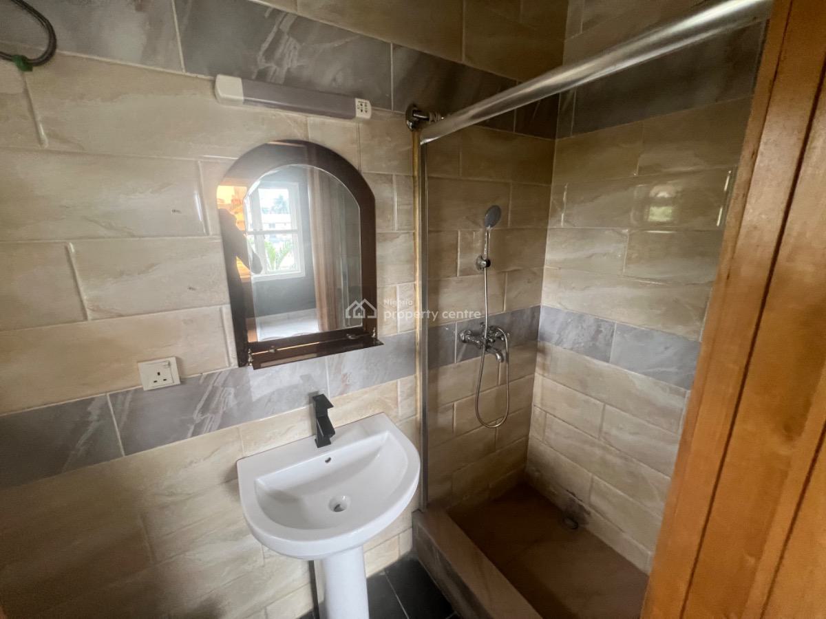 Standard 2 Bedroom Apartment, Lekki Phase 1, Lekki, Lagos, Flat / Apartment for Rent