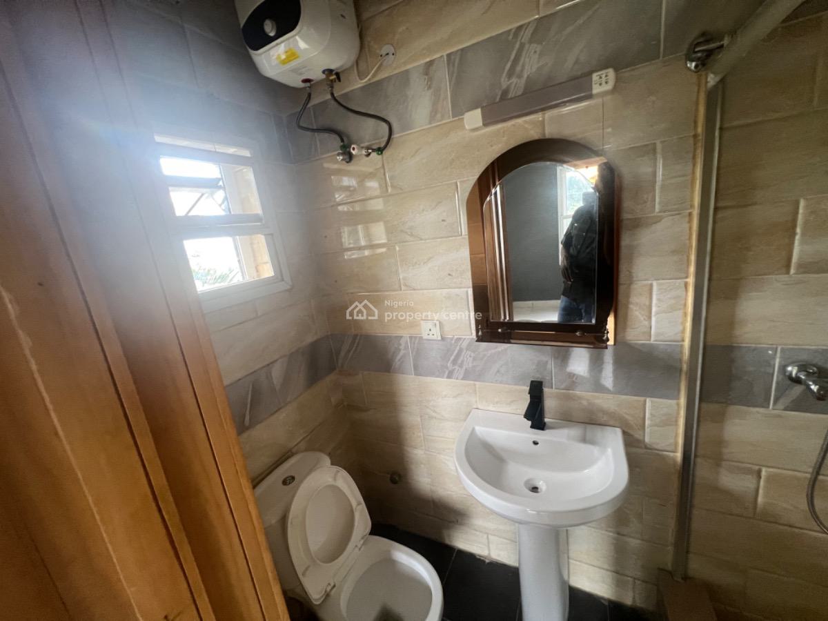 Standard 2 Bedroom Apartment, Lekki Phase 1, Lekki, Lagos, Flat / Apartment for Rent