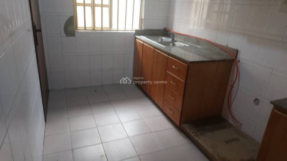 Standard 2 Bedroom Flat., Lekki Phase 1, Lekki, Lagos, Flat / Apartment for Rent