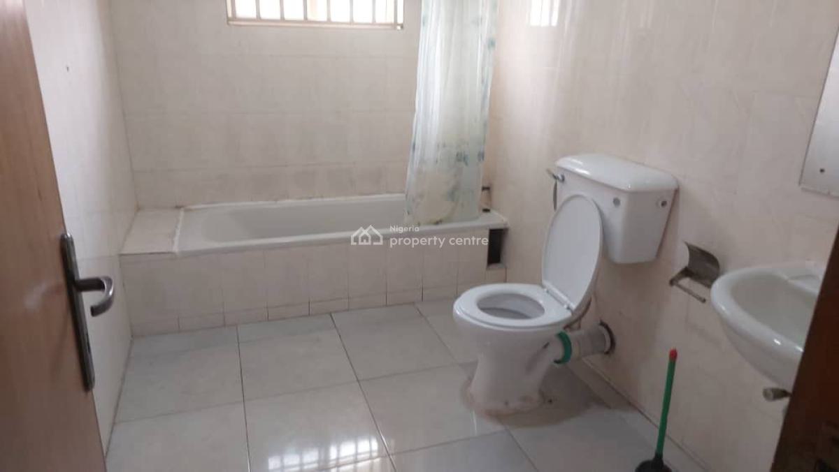 Standard 2 Bedroom Flat., Lekki Phase 1, Lekki, Lagos, Flat / Apartment for Rent