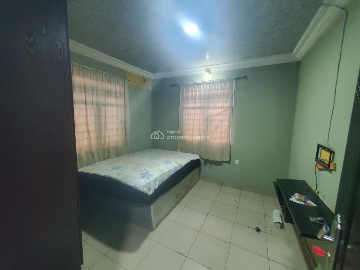 a Neat Bedroom in a Shared Apartment, Maroko Off Mobil Road, Ilaje, Ajah, Lagos, Self Contain (single Rooms) for Rent