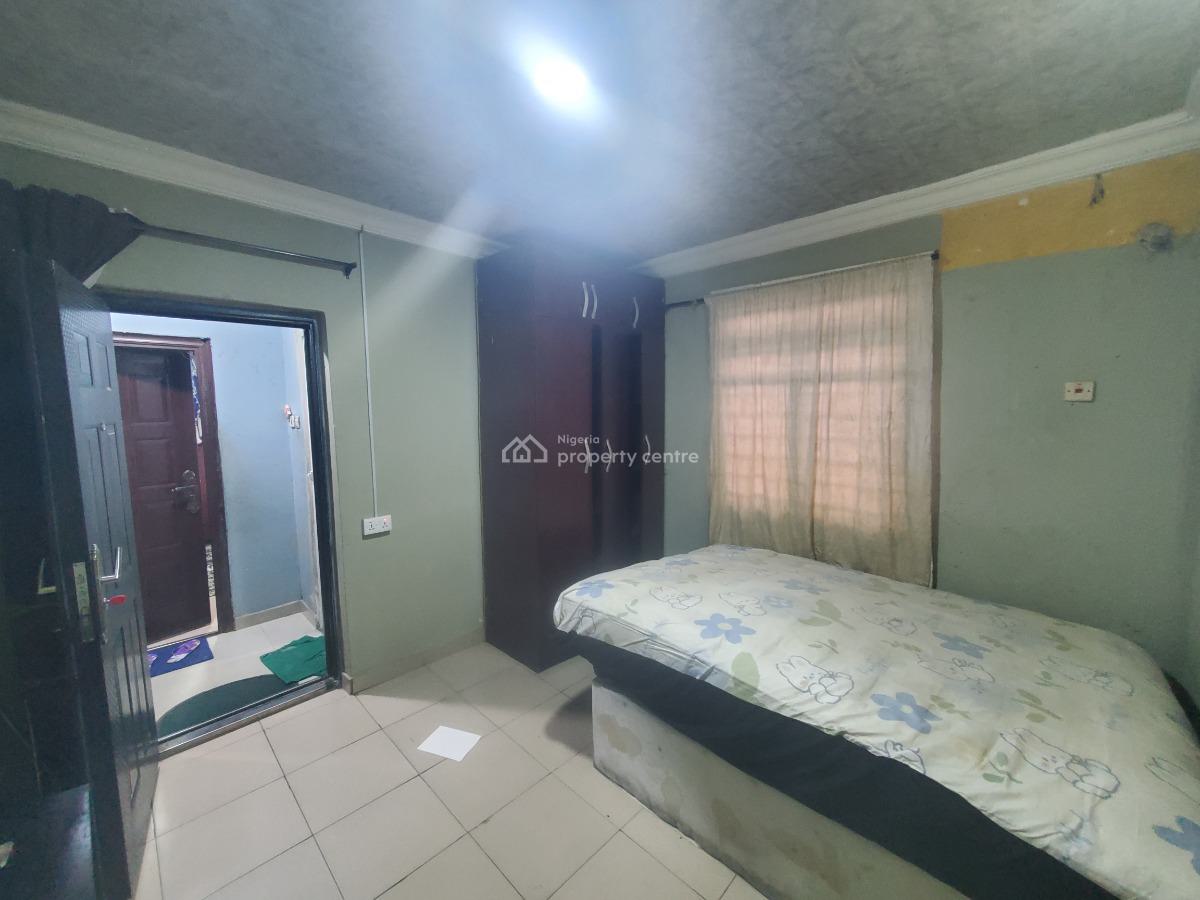 a Neat Bedroom in a Shared Apartment, Maroko Off Mobil Road, Ilaje, Ajah, Lagos, Self Contain (single Rooms) for Rent