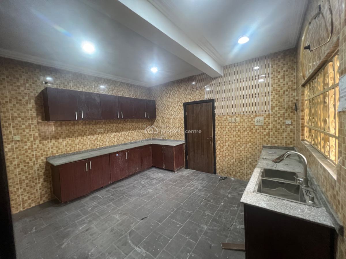 Self Compound 5 Bedrooms  Detached Duplex with Bq, Lekki Phase 1, Lekki, Lagos, Detached Duplex for Rent