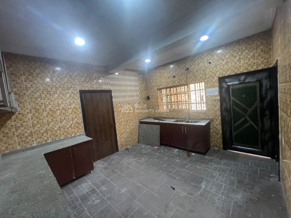Self Compound 5 Bedrooms  Detached Duplex with Bq, Lekki Phase 1, Lekki, Lagos, Detached Duplex for Rent
