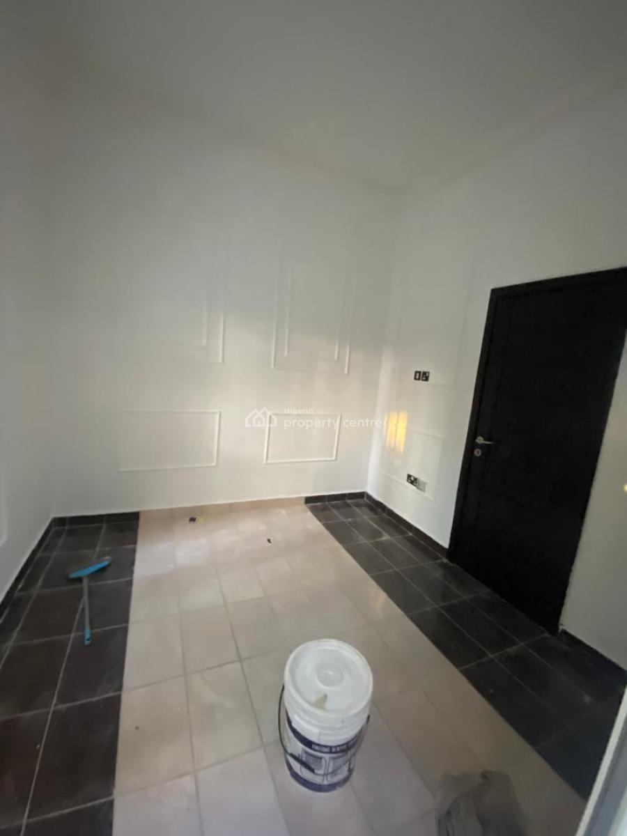 Spacious Serviced Room Self Contained Bq Without K, Lekki Right, Lekki, Lagos, Flat / Apartment for Rent