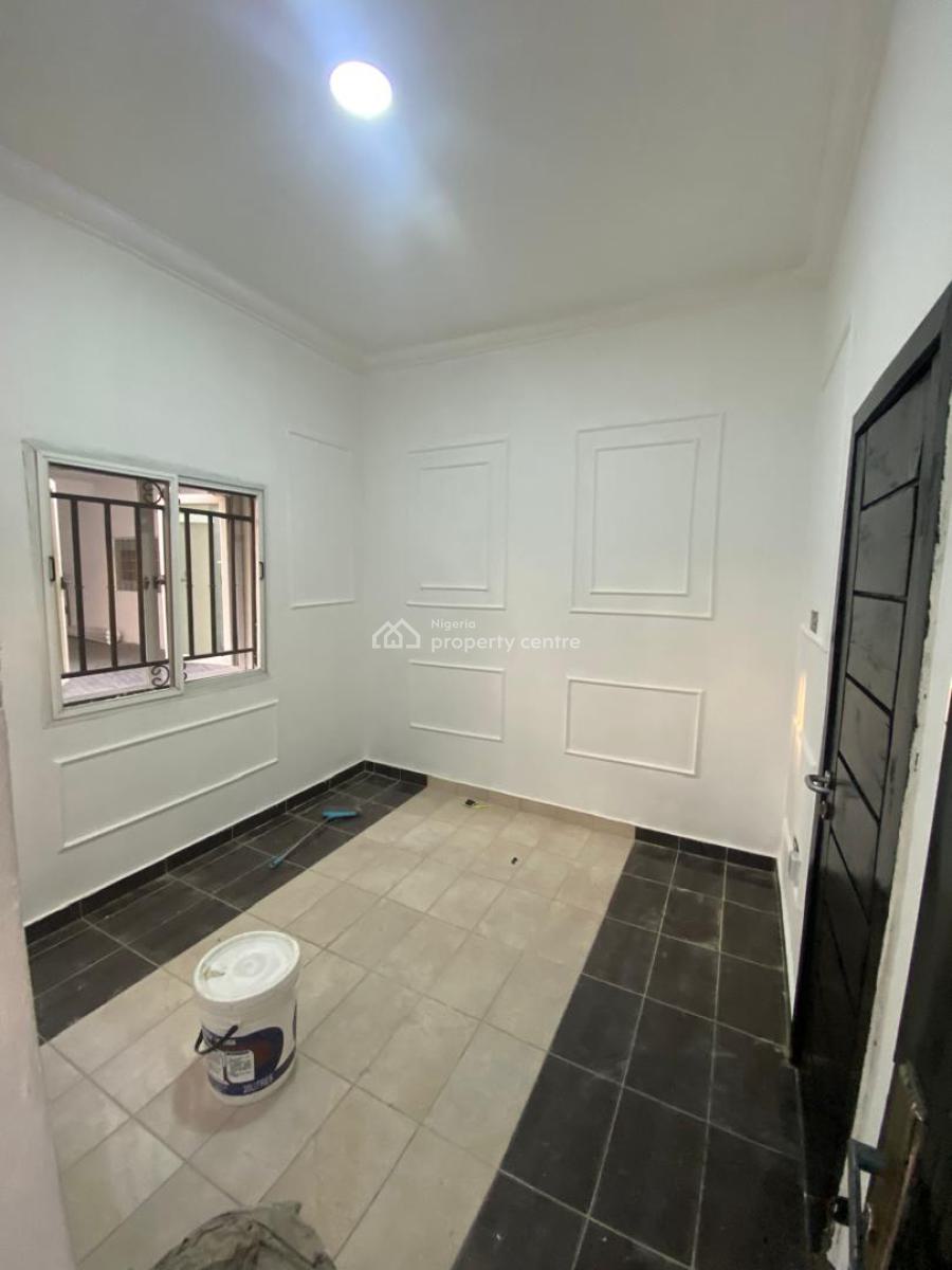 Spacious Serviced Room Self Contained Bq Without K, Lekki Right, Lekki, Lagos, Flat / Apartment for Rent