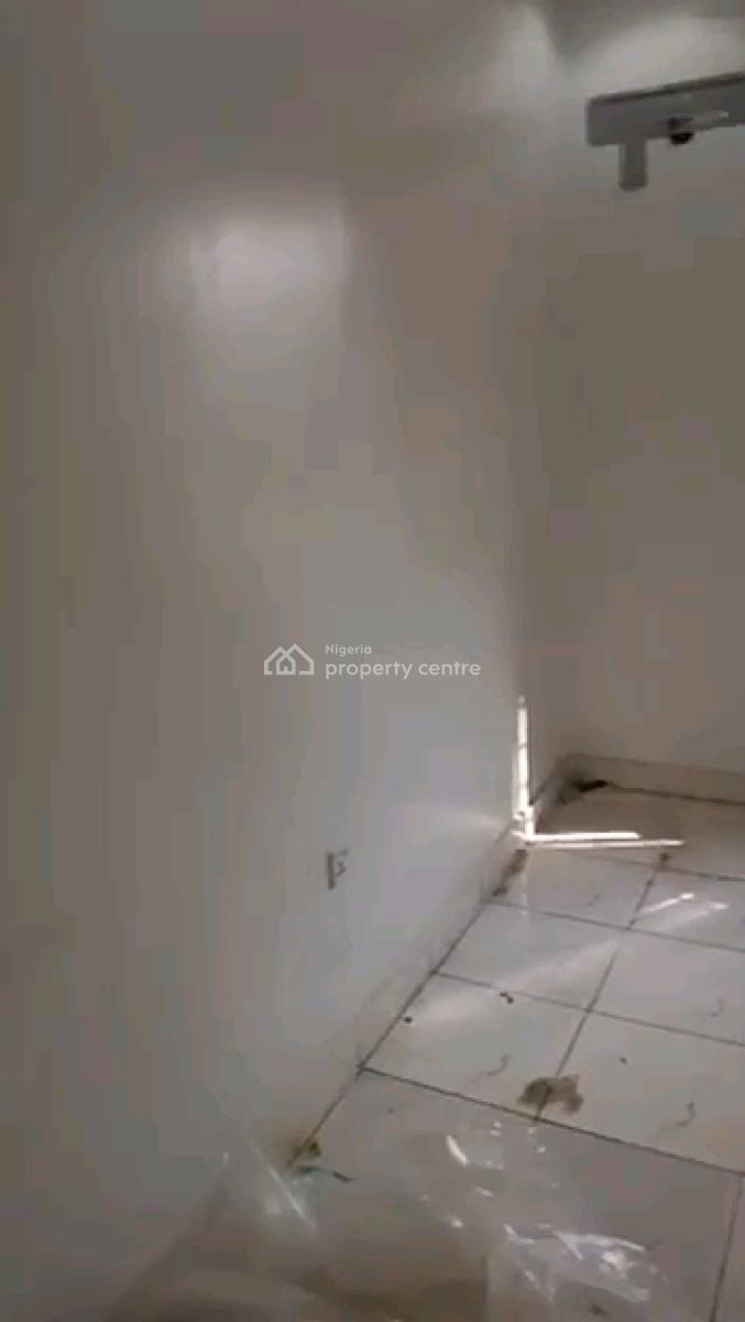 a Relatively New and Spacious 2bedroom Apartment, Ground Floor, Onigbongbo, Onigbongbo, Maryland, Lagos, Flat / Apartment for Rent