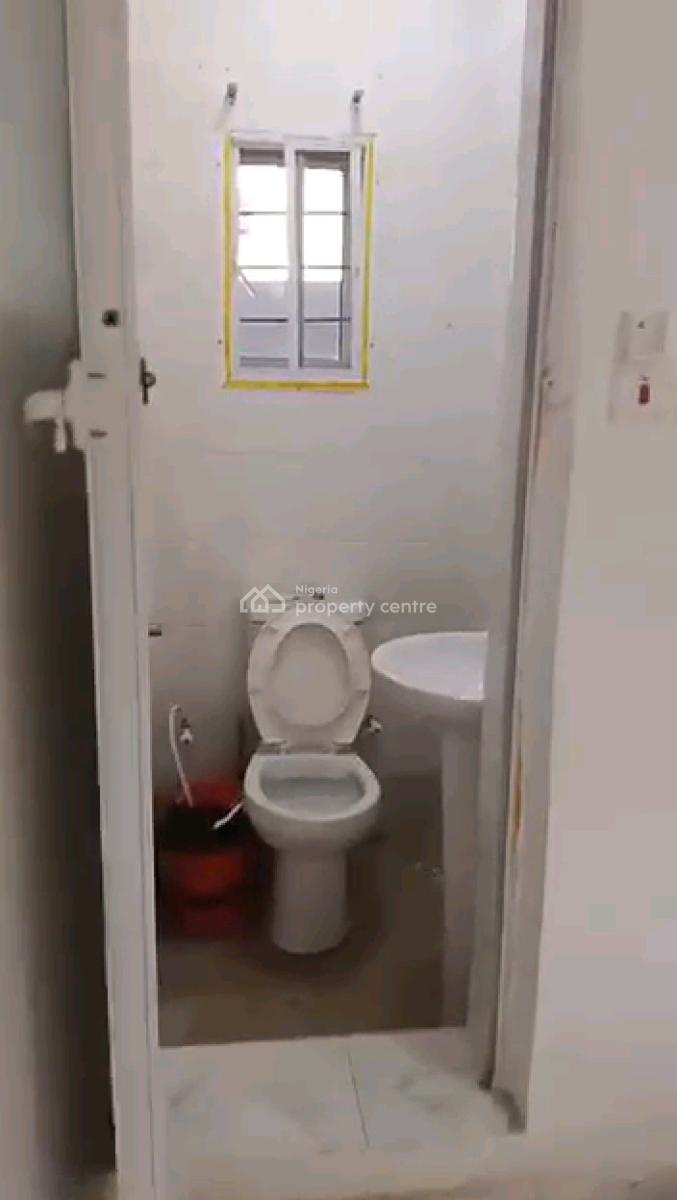 a Relatively New and Spacious 2bedroom Apartment, Ground Floor, Onigbongbo, Onigbongbo, Maryland, Lagos, Flat / Apartment for Rent