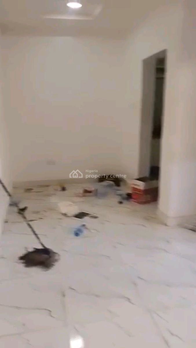 a Relatively New and Spacious 2bedroom Apartment, Ground Floor, Onigbongbo, Onigbongbo, Maryland, Lagos, Flat / Apartment for Rent