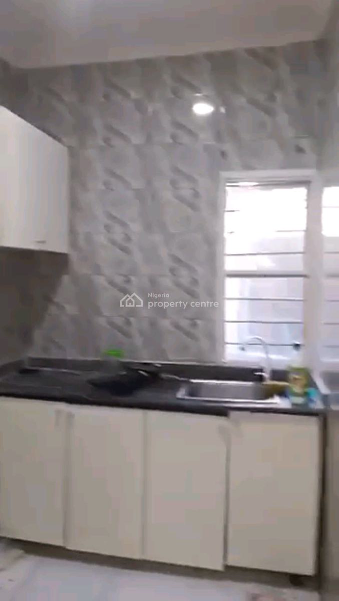 a Relatively New and Spacious 2bedroom Apartment, Ground Floor, Onigbongbo, Onigbongbo, Maryland, Lagos, Flat / Apartment for Rent
